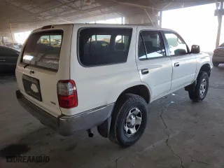 2000 Toyota 4Runner with VIN JT3GM84R1Y0069452, listed as a Copart auction lot 88932915 with 255,873 mi miles and Clean Title. Bid and sale history available at carsss.com. Image 3.