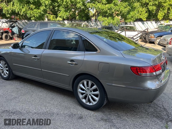 2008 Hyundai Azera Limited with VIN KMHFC46FX8A332579, listed as a Copart auction lot 63121015 with 160,619 mi miles and Clean title. Bid and sale history available at DreamBid. Image 3.