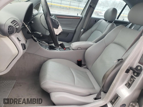 2004 Mercedes-Benz C 320 with VIN WDBRF64J64F511595, listed as a Copart auction lot 62996795 with 113,901 mi miles and Salvage title. Bid and sale history available at DreamBid. Image 7.