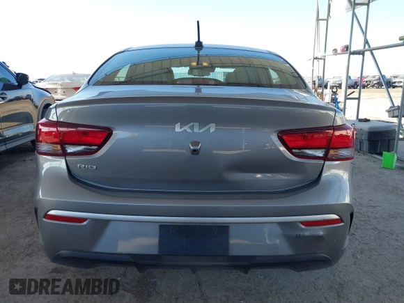 2023 Kia Rio S z VIN 3KPA24AD1PE579816, wystawiony jako IAAI lot #41349202 z przebiegiem 5784 mil mil oraz . Historia ofert i sprzedaży dostępna na DreamBid. Obrazek 16.