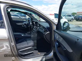 2019 Mercedes-Benz GLC 300 с VIN WDC0G4JB7KV184212, выставлен на аукционе IAAI как лот 42253229 с пробегом 73 432 миль миль и . История ставок и продаж доступна на DreamBid. Изображение 5.