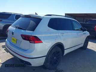 2022 Volkswagen Tiguan SE R-Line Black with VIN 3VVCB7AX4NM165115, listed as a IAAI auction lot 41624320 with 18,074 mi miles and . Bid and sale history available at DreamBid. Image 4.