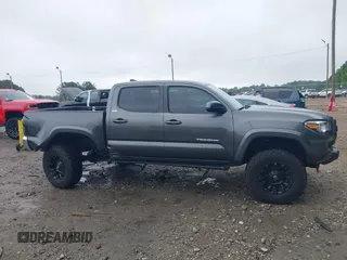 2017 Toyota Tacoma SR5 z VIN 3TMAZ5CN9HM044182, wystawiony jako IAAI lot #42116303 z przebiegiem 92 577 mil mil oraz . Historia ofert i sprzedaży dostępna na DreamBid. Obrazek 13.