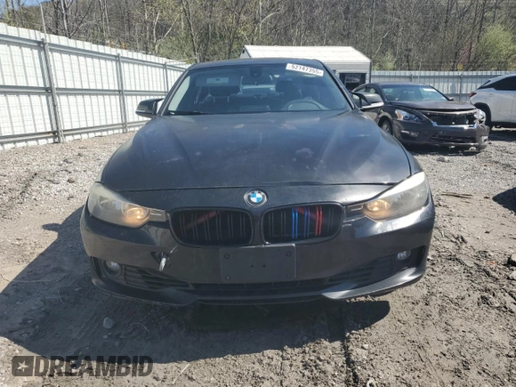 2013 BMW 3 Series 328i z VIN WBA3C1C58DF437018, wystawiony jako Copart lot #52147355 z przebiegiem 161 247 mil mil oraz Szkody całkowita. Historia ofert i sprzedaży dostępna na DreamBid. Obrazek 5.