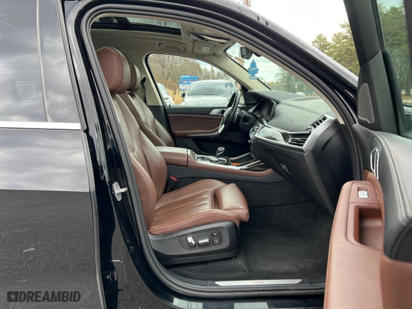 2020 BMW X7 xDrive40i with VIN 5UXCW2C02L9B41768, listed as a Copart auction lot 50830045 with 99,572 mi miles and Clean Title. Bid and sale history available at carsss.com. Image 5.