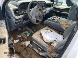 2024 Ford F-250 XL z VIN 1FTBF2AA3RED12078, wystawiony jako Copart lot #76826684 z przebiegiem Nie podano mil oraz Szkoda całkowita • Salvage title. Historia ofert i sprzedaży dostępna na DreamBid. Obrazek 8.