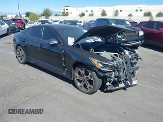 2018 Kia Stinger GT2 with VIN KNAE55LC9J6016753, listed as a IAAI auction lot 41408216 with 117,268 mi miles. Bid and sale history available at carsss.com. Image 1.