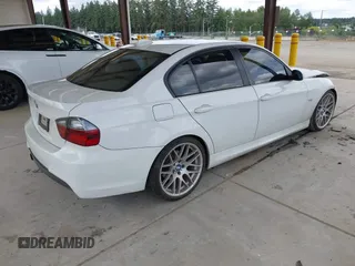 2007 BMW 3 Series 328i с VIN WBAVC53527FZ76805, выставлен на аукционе IAAI как лот 42543532 с пробегом 160 803 миль миль и . История ставок и продаж доступна на DreamBid. Изображение 4.