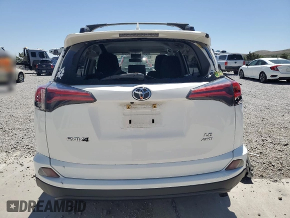 2018 Toyota RAV4 LE z VIN JTMBFREV2JD253105, wystawiony jako Copart lot #58011225 z przebiegiem 68 130 mil mil oraz Szkoda całkowita • Salvage title. Historia ofert i sprzedaży dostępna na DreamBid. Obrazek 6.