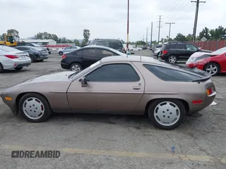 1983 Porsche 928 z VIN WP0JB0928DS860094, wystawiony jako IAAI lot #42106022 z przebiegiem 121 873 mil mil oraz . Historia ofert i sprzedaży dostępna na DreamBid. Obrazek 15.