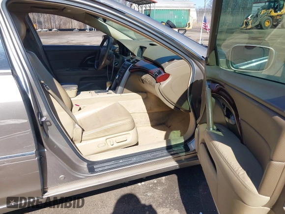 2008 Acura RL with VIN JH4KB16558C002220, listed as a IAAI auction lot 41752374 with 165,920 mi miles and . Bid and sale history available at DreamBid. Image 5.