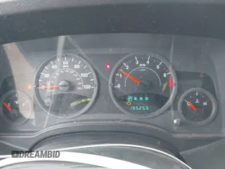 2007 Jeep Compass Sport with VIN 1J8FF47W37D122390, listed as a IAAI auction lot 41993064 with 195,253 mi miles. Bid and sale history available at carsss.com. Image 7.