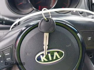 2013 Kia Forte SX с VIN KNAFW5A36D5658880, выставлен на аукционе IAAI как лот 42432259 с пробегом 176 721 миль миль и . История ставок и продаж доступна на DreamBid. Изображение 11.