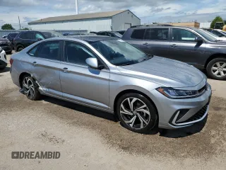 2025 Volkswagen Jetta SEL с VIN 3VWGX7BU8SM069177, выставлен на аукционе Copart как лот 62749625 с пробегом 5 587 миль миль и Списание • Salvage title. История ставок и продаж доступна на DreamBid. Изображение 4.