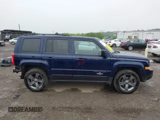 2013 Jeep Patriot Latitude z VIN 1C4NJRFB7DD249572, wystawiony jako IAAI lot #42350829 z przebiegiem 65 898 mil mil oraz . Historia ofert i sprzedaży dostępna na DreamBid. Obrazek 14.