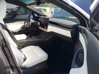 2022 Tesla Model X with VIN 7SAXCDE54NF342256, listed as a IAAI auction lot 41991212 with 28,740 mi miles and . Bid and sale history available at DreamBid. Image 5.
