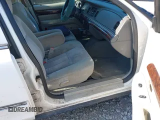 2004 Mercury Grand Marquis GS z VIN 2MEFM74W74X654151, wystawiony jako IAAI lot #42185493 z przebiegiem 203 017 mil mil oraz . Historia ofert i sprzedaży dostępna na DreamBid. Obrazek 5.