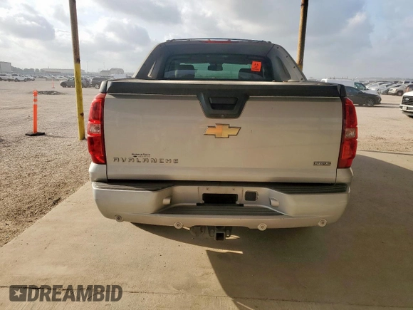 2011 Chevrolet Avalanche LT with VIN 3GNMCFE09BG408510, listed as a Copart auction lot 56491635 with 220,015 mi miles and Clean title. Bid and sale history available at DreamBid. Image 6.
