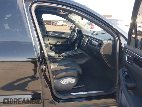 2016 Porsche Macan S with VIN WP1AB2A5XGLB47230, listed as a IAAI auction lot 40178335 with 78,294 mi miles and . Bid and sale history available at DreamBid. Image 5.