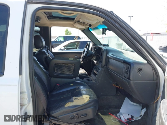 2003 Chevrolet Avalanche with VIN 3GNEK13T33G195370, listed as a IAAI auction lot 42073539 with Not Provided miles and . Bid and sale history available at DreamBid. Image 5.