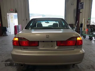 1998 Honda Accord EX z VIN 1HGCG1651WA805964, wystawiony jako IAAI lot #42320827 z przebiegiem 239 279 mil mil oraz . Historia ofert i sprzedaży dostępna na DreamBid. Obrazek 17.