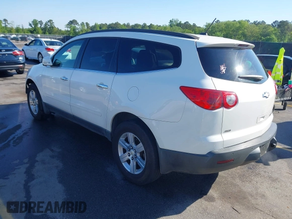 2012 Chevrolet Traverse 1LT z VIN 1GNKVGEDXCJ204602, wystawiony jako IAAI lot #41943724 z przebiegiem 151 118 mil mil oraz . Historia ofert i sprzedaży dostępna na DreamBid. Obrazek 3.