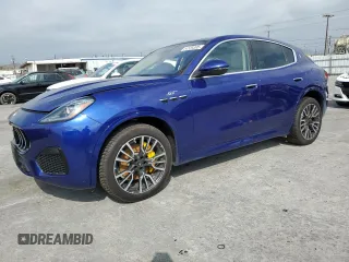 2023 Maserati Grecale GT z VIN ZN682AVA7P7416325, wystawiony jako Copart lot #54559395 z przebiegiem 4066 mil mil oraz Szkody całkowita. Historia ofert i sprzedaży dostępna na DreamBid. Obrazek 1.