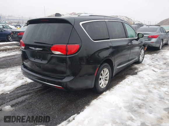 2019 Chrysler Pacifica Touring L with VIN 2C4RC1BG2KR715353, listed as a IAAI auction lot 41545730 with 38,500 mi miles and . Bid and sale history available at DreamBid. Image 4.
