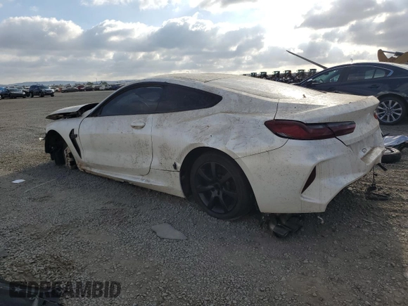 2022 BMW M8 Competition z VIN WBSAE0C04NCJ11232, wystawiony jako Copart lot #72020954 z przebiegiem Nie podano mil oraz Szkoda całkowita • Salvage title. Historia ofert i sprzedaży dostępna na DreamBid. Obrazek 2.
