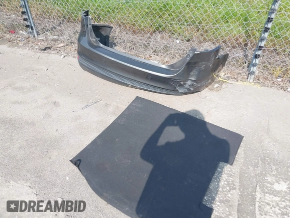 2018 Ford Focus Titanium с VIN 1FADP3J23JL272028, выставлен на аукционе IAAI как лот 42395402 с пробегом 125 975 миль миль и . История ставок и продаж доступна на DreamBid. Изображение 12.