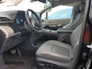2023 Toyota Sienna XLE z VIN 5TDYRKEC5PS153293, wystawiony jako Copart lot #57975785 z przebiegiem 26 013 mil mil oraz Szkoda całkowita • Salvage title. Historia ofert i sprzedaży dostępna na DreamBid. Obrazek 7.