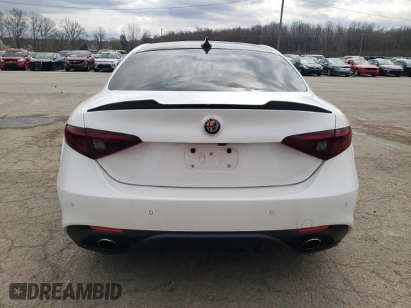 2017 Alfa Romeo Giulia Ti z VIN ZARFAECN1H7549601, wystawiony jako Copart lot #50338745 z przebiegiem 29 940 mil mil oraz Szkody całkowita. Historia ofert i sprzedaży dostępna na DreamBid. Obrazek 6.