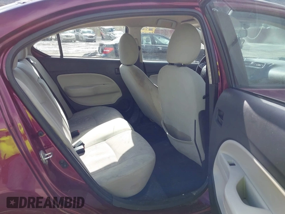 2019 Mitsubishi Mirage ES z VIN ML32F3FJ9KHF00323, wystawiony jako IAAI lot #41978070 z przebiegiem 117 512 mil mil oraz . Historia ofert i sprzedaży dostępna na DreamBid. Obrazek 8.