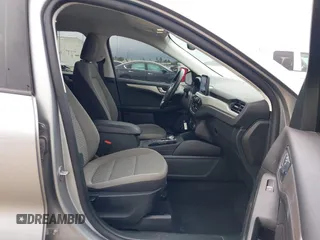 2021 Ford Escape SE with VIN 1FMCU0G62MUA62778, listed as a IAAI auction lot 41907984 with 37,118 mi miles and . Bid and sale history available at carsss.com. Image 5.