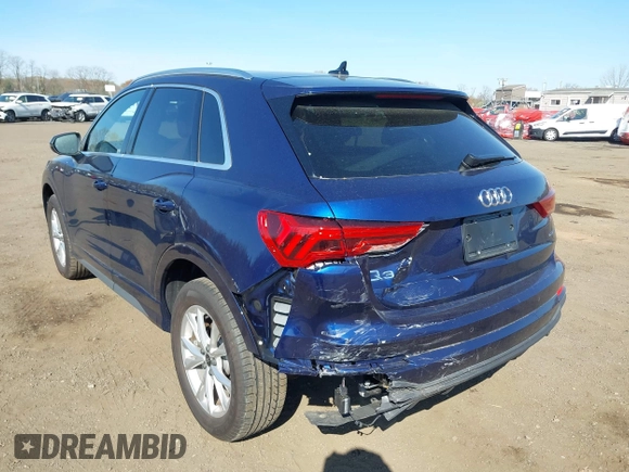 2024 Audi Q3 S line Premium Plus z VIN WA1EECF30R1173836, wystawiony jako IAAI lot #42044971 z przebiegiem 4 848 mil mil oraz . Historia ofert i sprzedaży dostępna na DreamBid. Obrazek 6.