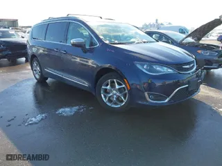 2017 Chrysler Pacifica Limited with VIN 2C4RC1GG7HR619977, listed as a IAAI auction lot 41731845 with 164,563 mi miles. Bid and sale history available at carsss.com. Image 1.