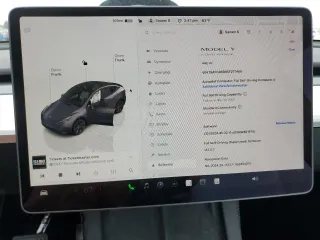 2025 Tesla Model Y Long Range with VIN 7SAYGDED8SF277469, listed as a Copart auction lot 45600195 with 442 mi miles and Salvage Title. Bid and sale history available at DreamBid. Image 9.