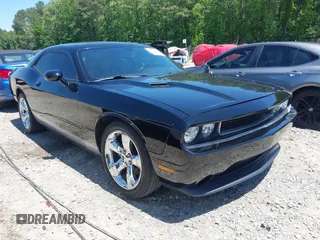 2013 Dodge Challenger SXT z VIN 2C3CDYAG2DH674815, wystawiony jako IAAI lot #42190471 z przebiegiem 141 728 mil mil oraz . Historia ofert i sprzedaży dostępna na DreamBid. Obrazek 1.