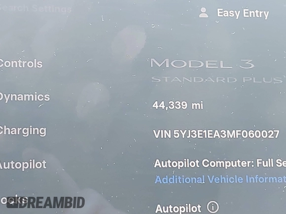 2021 Tesla Model 3 Standard Range Plus z VIN 5YJ3E1EA3MF060027, wystawiony jako IAAI lot #42319107 z przebiegiem 44 339 mil mil oraz . Historia ofert i sprzedaży dostępna na DreamBid. Obrazek 14.