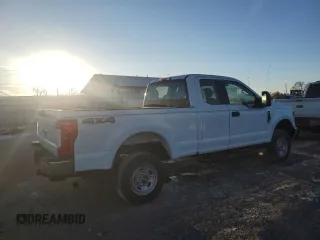 2017 Ford F-350 XL with VIN 1FT8X3B69HED38805, listed as a Copart auction lot 41988235 with 57,984 mi miles and Clean title. Bid and sale history available at DreamBid. Image 3.