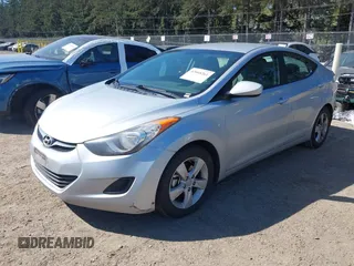 2013 Hyundai Elantra GLS z VIN 5NPDH4AE4DH333340, wystawiony jako IAAI lot #42068261 z przebiegiem 122 863 mil mil oraz . Historia ofert i sprzedaży dostępna na DreamBid. Obrazek 2.