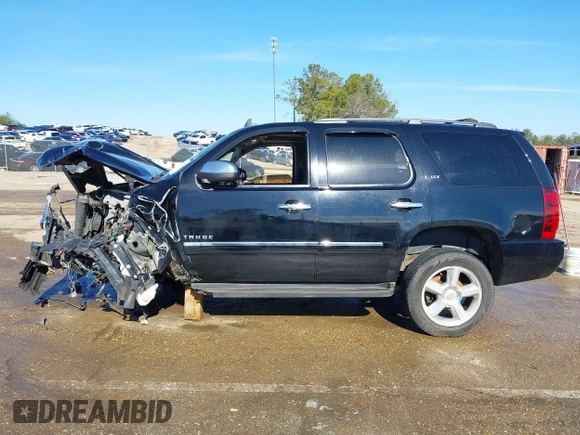 2009 Chevrolet Tahoe LTZ z VIN 1GNFK33049R297484, wystawiony jako IAAI lot #41305771 z przebiegiem 270 024 mil mil oraz . Historia ofert i sprzedaży dostępna na DreamBid. Obrazek 14.