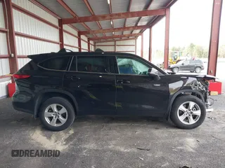 2022 Toyota Highlander LE with VIN 5TDBZRBH7NS240883, listed as a IAAI auction lot 40713152 with 24,374 mi miles and . Bid and sale history available at DreamBid. Image 14.