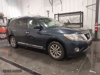 2015 Nissan Pathfinder Platinum with VIN 5N1AR2MM5FC686431, listed as a IAAI auction lot 41560053 with 125,610 mi miles. Bid and sale history available at carsss.com. Image 1.