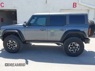 2023 Ford Bronco z VIN 1FMEE5DP8PLA91454, wystawiony jako IAAI lot #42805631 z przebiegiem 49 354 mil mil oraz . Historia ofert i sprzedaży dostępna na DreamBid. Obrazek 14.