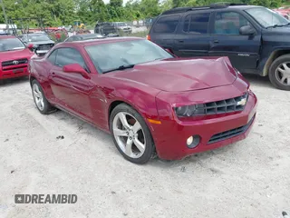 2011 Chevrolet Camaro 2LT z VIN 2G1FC1ED9B9121226, wystawiony jako IAAI lot #42658550 z przebiegiem 115 695 mil mil oraz . Historia ofert i sprzedaży dostępna na DreamBid. Obrazek 1.