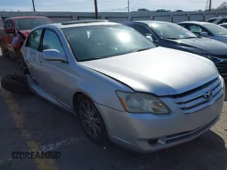 2006 Toyota Avalon XL with VIN 4T1BK36B56U090854, listed as a IAAI auction lot 41846140 with 283,388 mi miles. Bid and sale history available at carsss.com. Image 1.