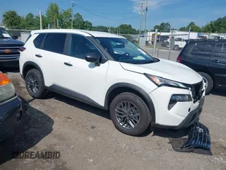 2024 Nissan Rogue S z VIN 5N1BT3ABXRC673502, wystawiony jako IAAI lot #42848498 z przebiegiem 40 663 mil mil oraz . Historia ofert i sprzedaży dostępna na DreamBid. Obrazek 1.