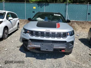 2024 Jeep Compass Trailhawk z VIN 3C4NJDDN8RT145058, wystawiony jako Copart lot #64108975 z przebiegiem 28 737 mil mil oraz Czysty tytuł • Clean title. Historia ofert i sprzedaży dostępna na DreamBid. Obrazek 5.