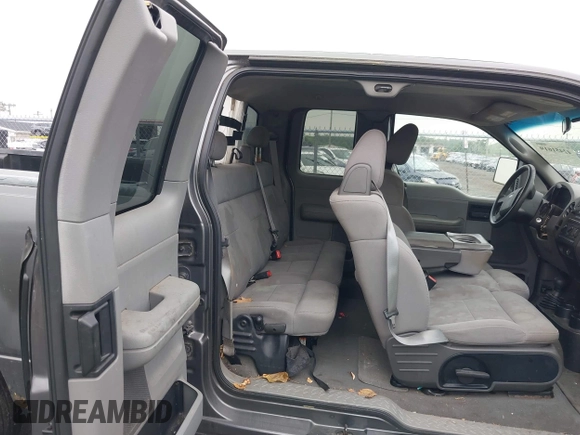 2004 Ford F-150 STX z VIN 1FTRX14W44NC09922, wystawiony jako IAAI lot #42451619 z przebiegiem 239 802 mil mil oraz . Historia ofert i sprzedaży dostępna na DreamBid. Obrazek 8.